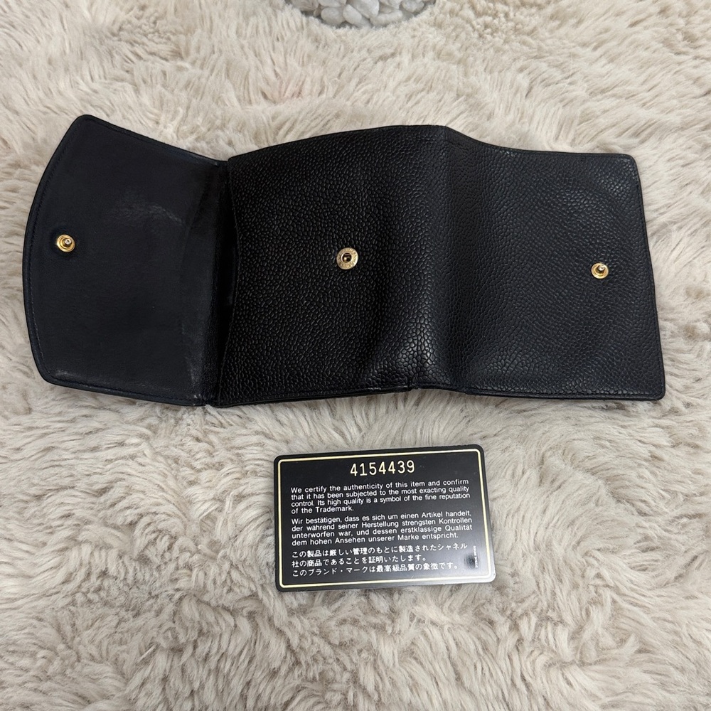 ✨Authentic Vintage CHANEL Caviar Leather Bifold Wallet✨ - Picture 15 of 15
